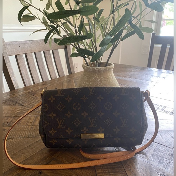 Louis Vuitton Handbags - Authentic Louis Vuitton Favorite Bag